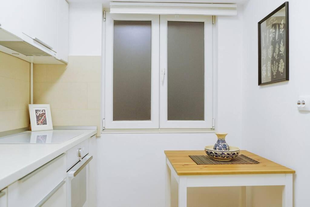 Elegant Vibes Apartment Next To Obor Market บูคาเรสต์ ภายนอก รูปภาพ